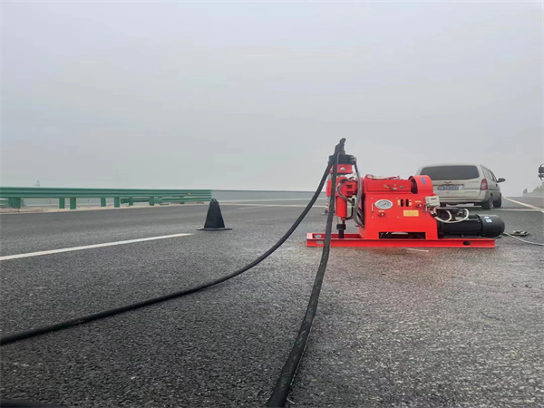 江汉马路路基路面开裂下沉注浆加固灌浆